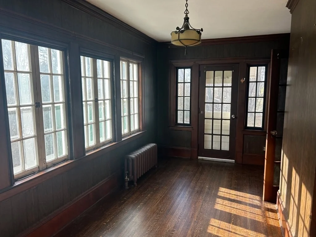 Photo of 122 Bellevue Ave