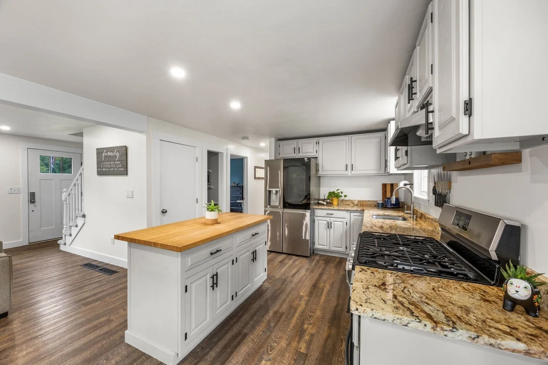 Photo of 34 Commodore Ln