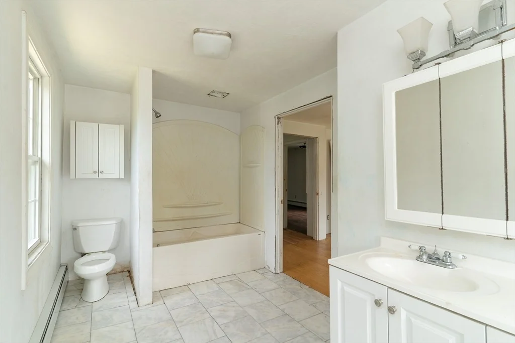 Photo of 1166 Main St