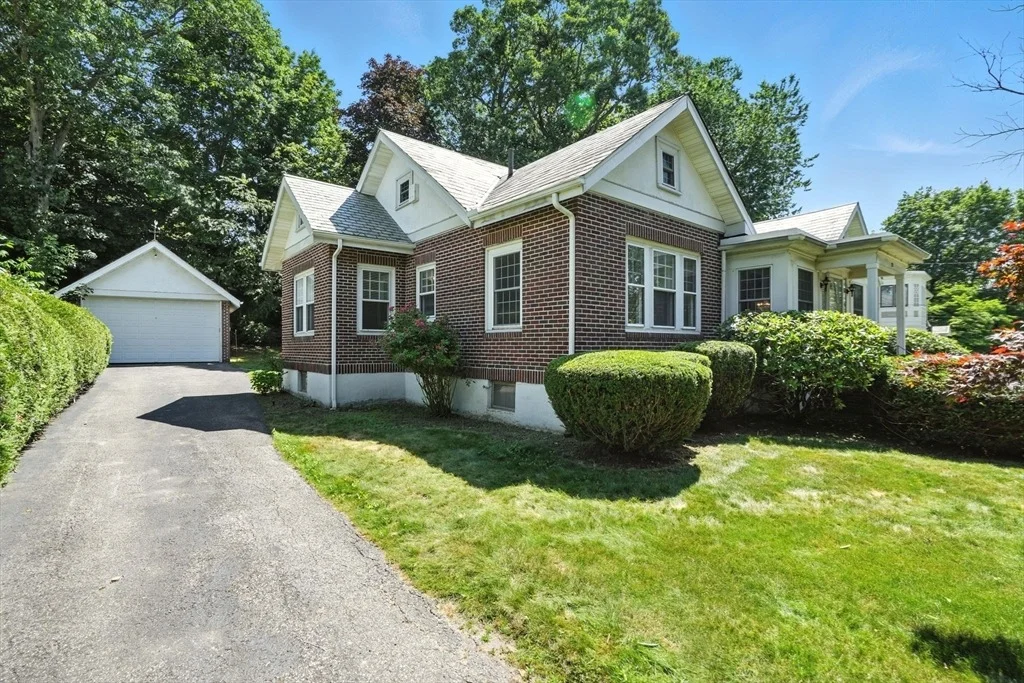 Photo of 22 Stoneleigh Cir