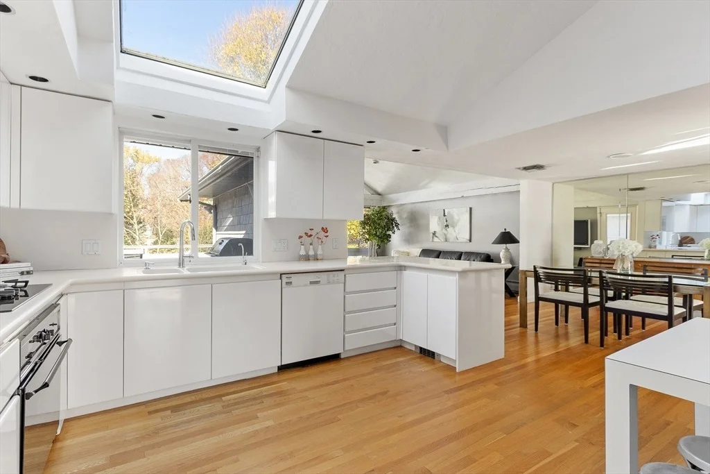 Photo of 76 Noanett Rd