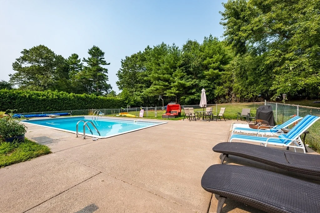 Photo of 649 Middle Rd