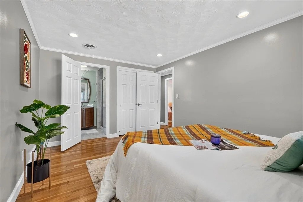 Photo of 32 Bobolink Rd
