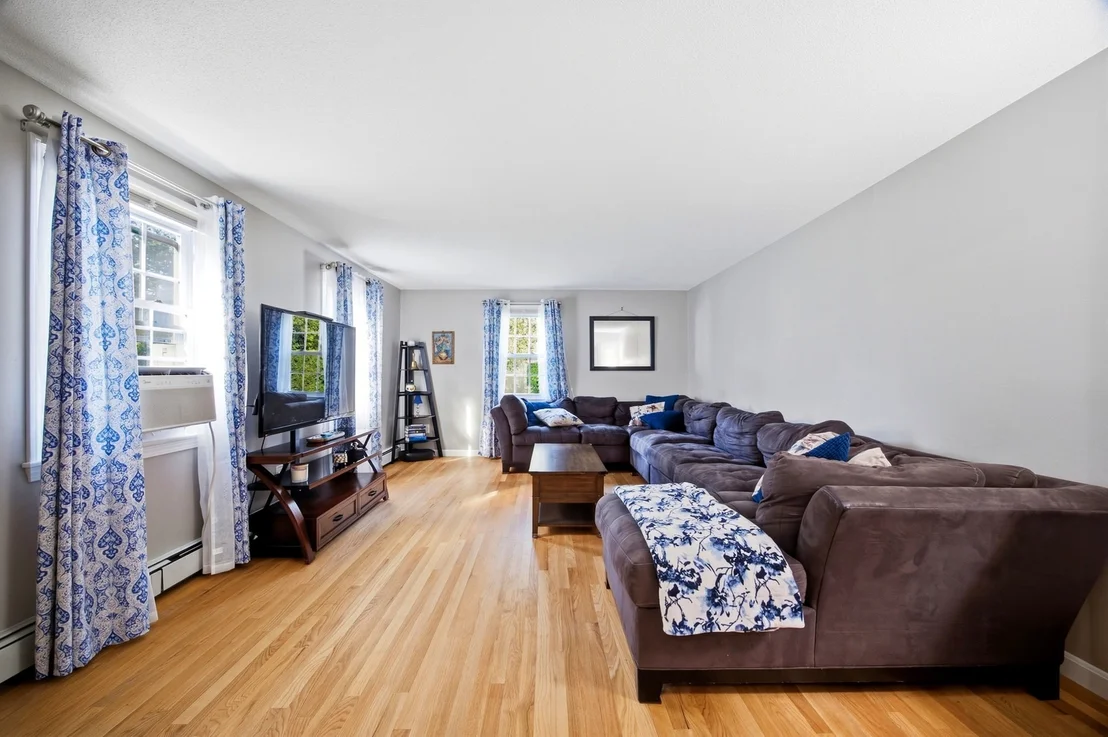 Photo of 291 Steiger Dr