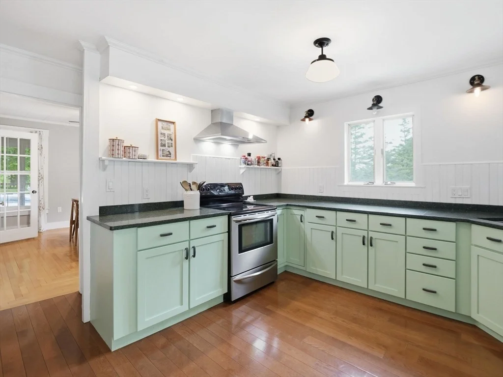 Photo of 98 Walnut St