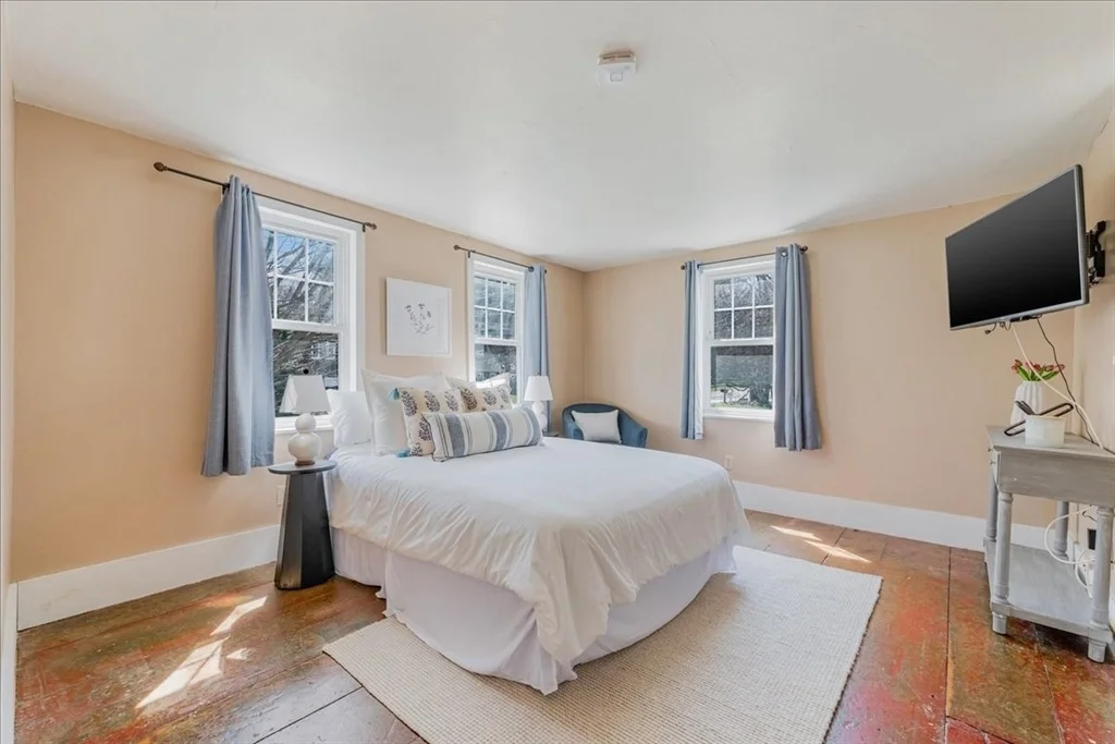 Photo of 1359 Broadway