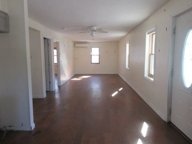 Photo of 425 1/2 Putnam Hill Road