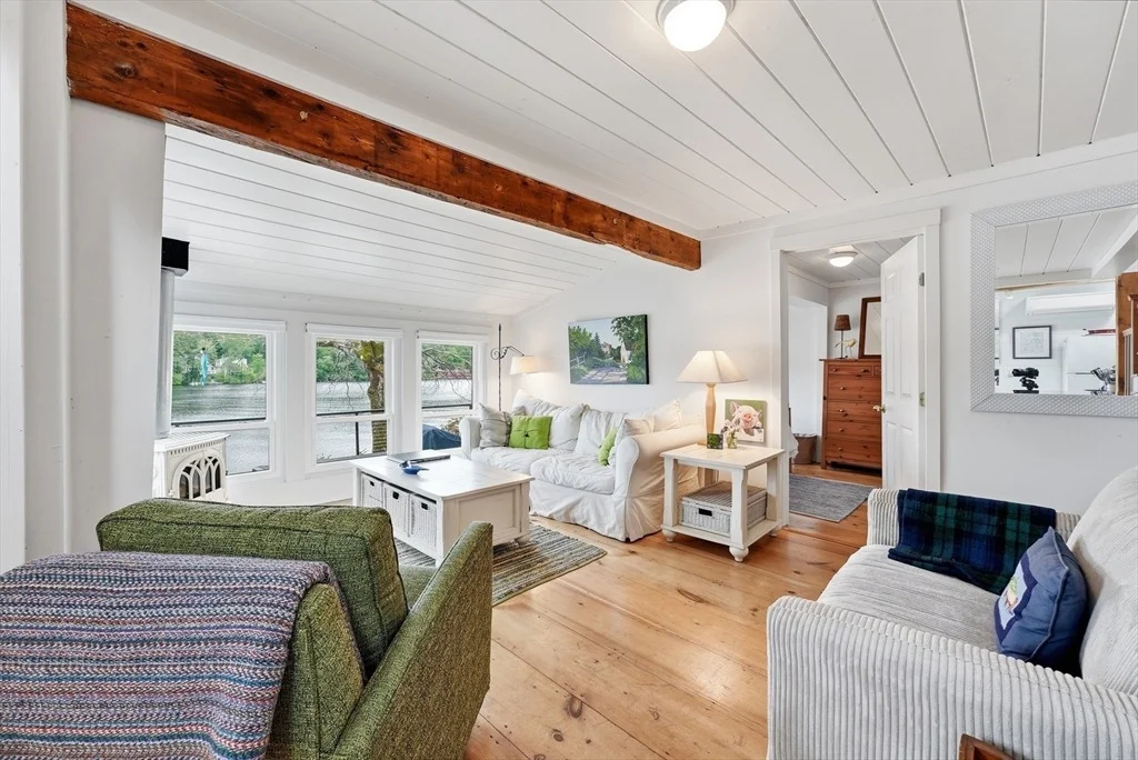 Photo of 279 Old Pond Rd