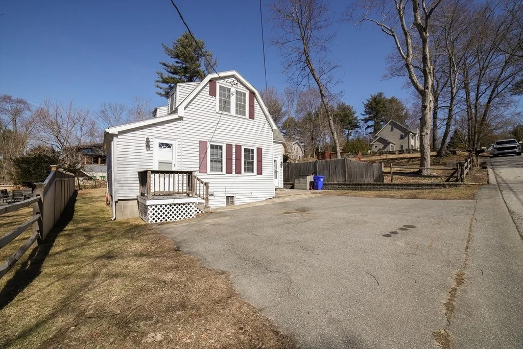 Photo of 27 Riverside Ave