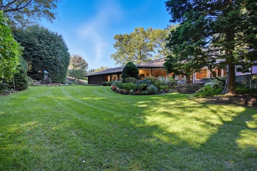 Photo of 182 Crestview Cir