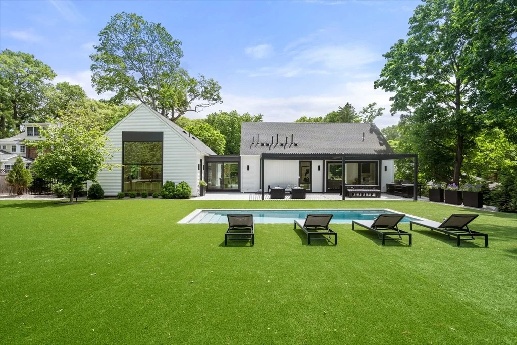 Photo of 21 White Oak Rd