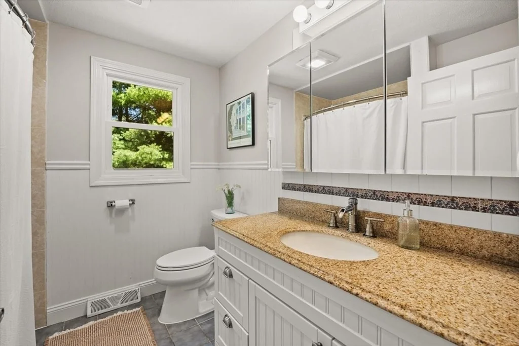 Photo of 74 Lakeview Rd