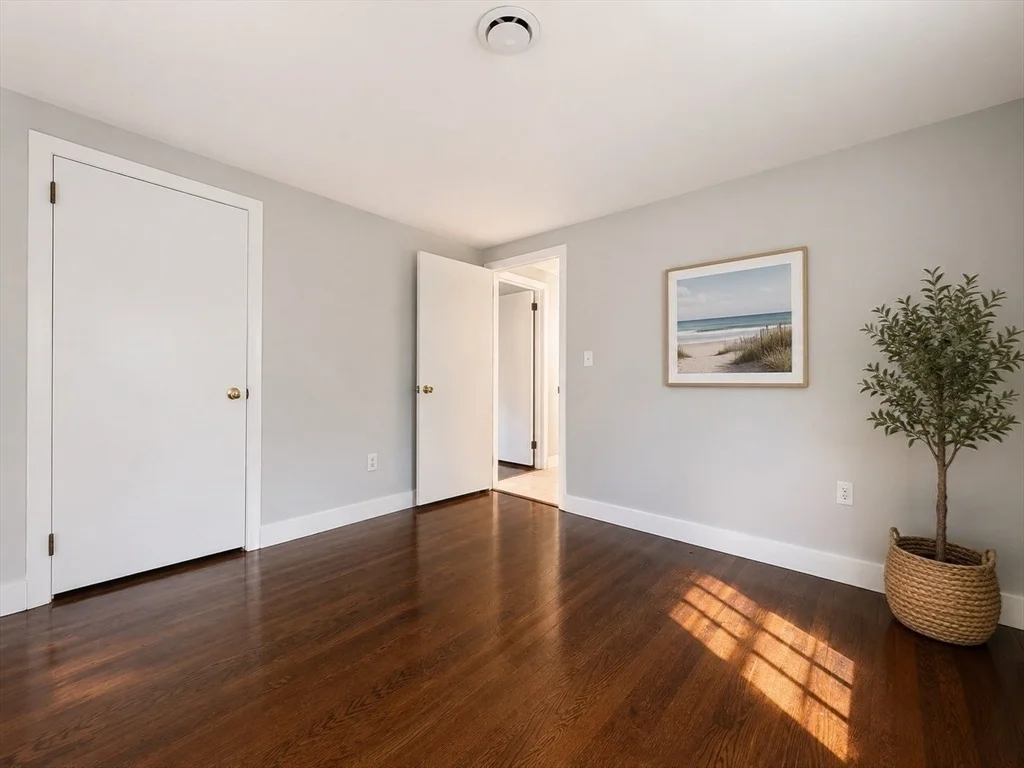 Photo of 84 Hinckley Cir