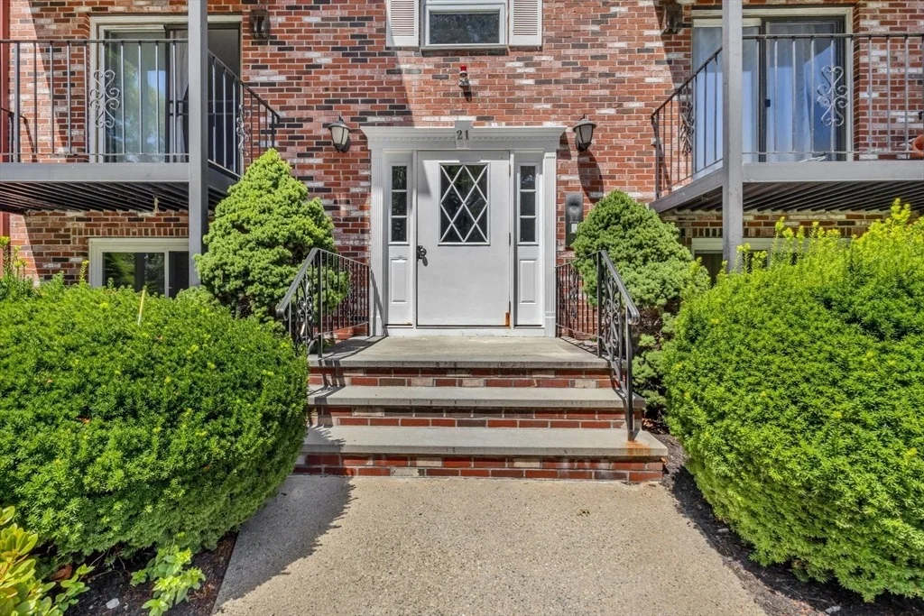 Photo of Unit K at 21 Pine St