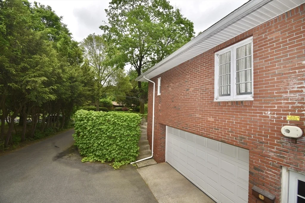 Photo of 166 Primrose Dr
