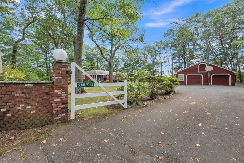 Photo of 5 Forest Ln