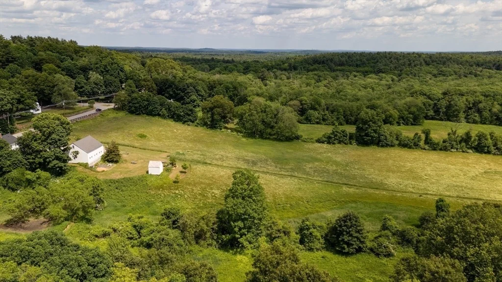 Photo of 556 Middle Road