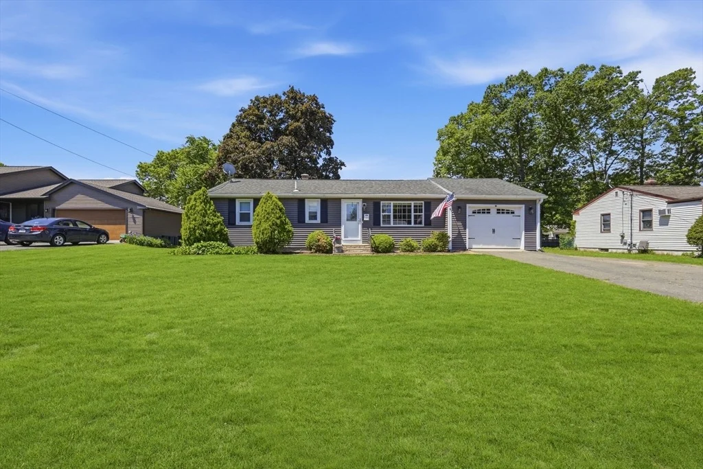 Photo of 303 College St