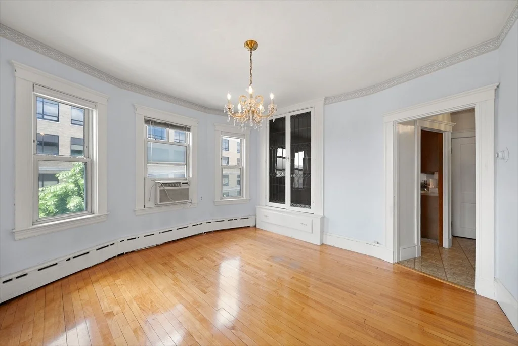 Photo of 562 Broadway