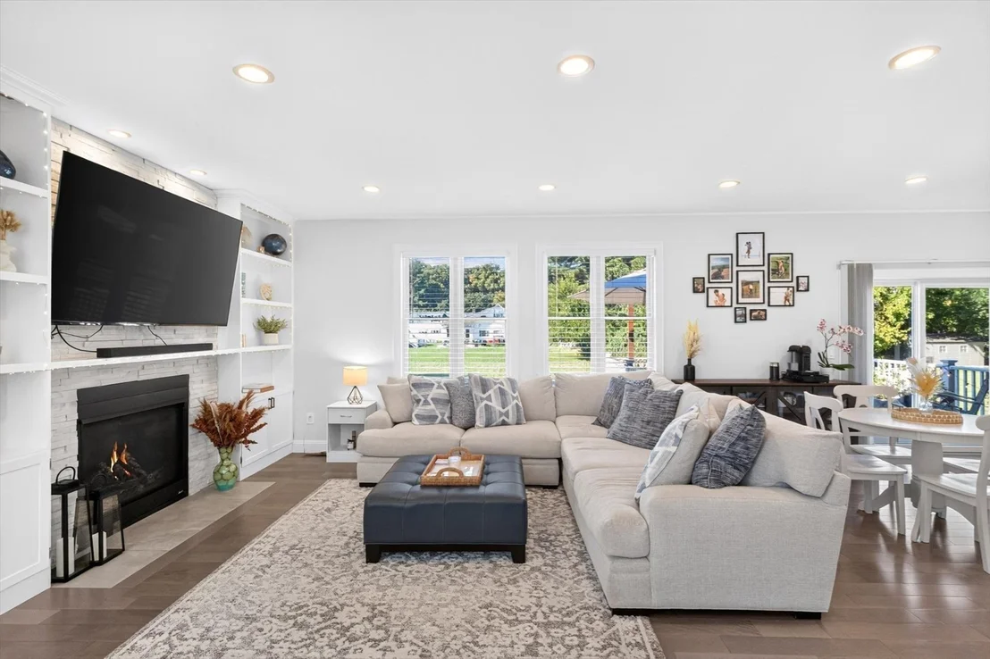Photo of 537 Southwick Rd