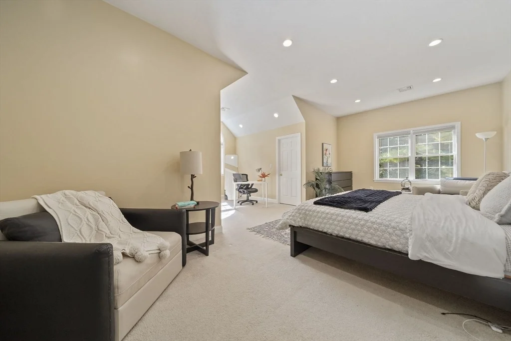 Photo of 2 Rhodes Way