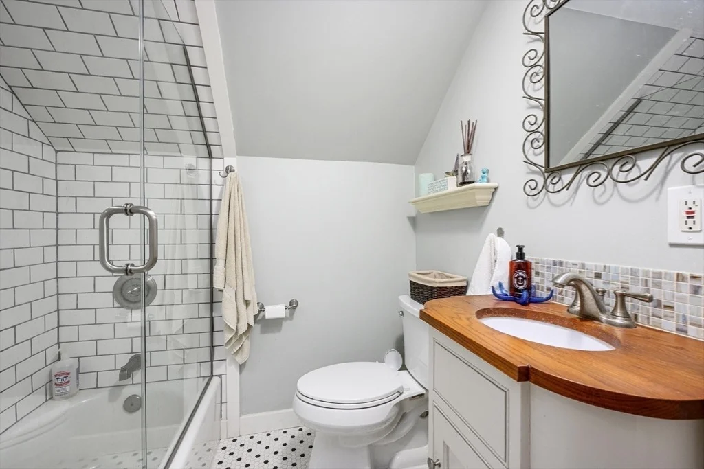 Photo of 24 Acorn Dr