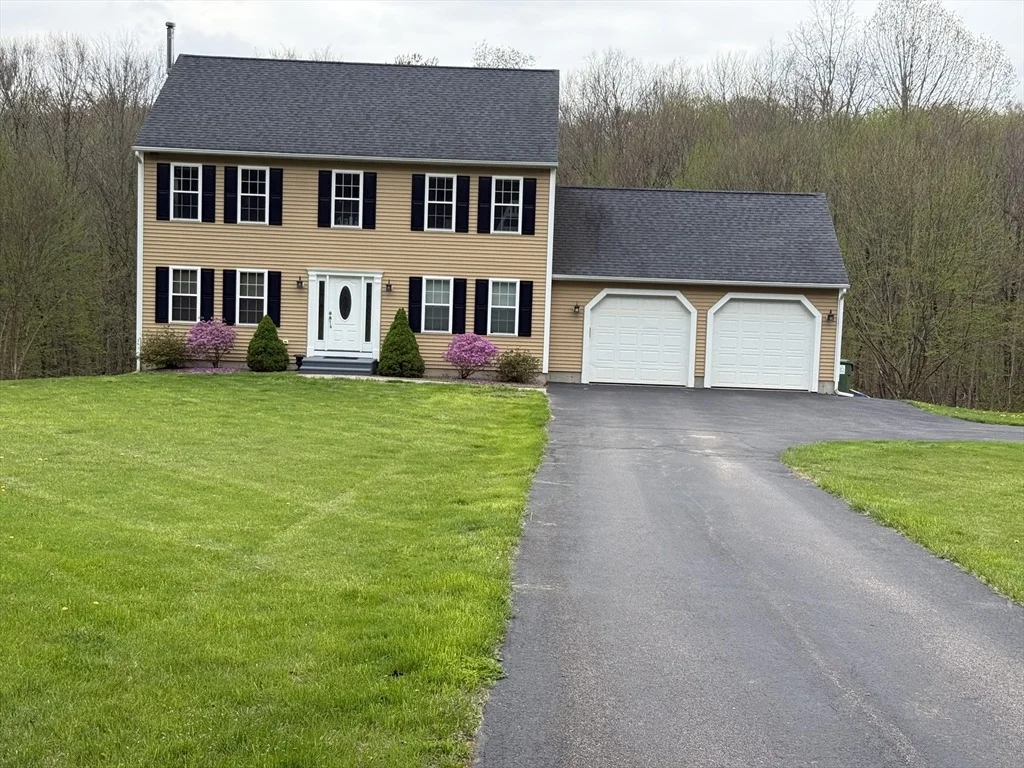 Photo of 1026 Worcester Rd