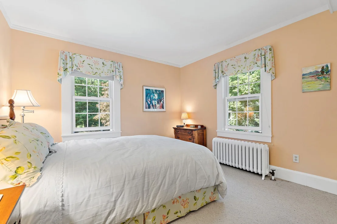 Photo of 8 Oakmount Circle