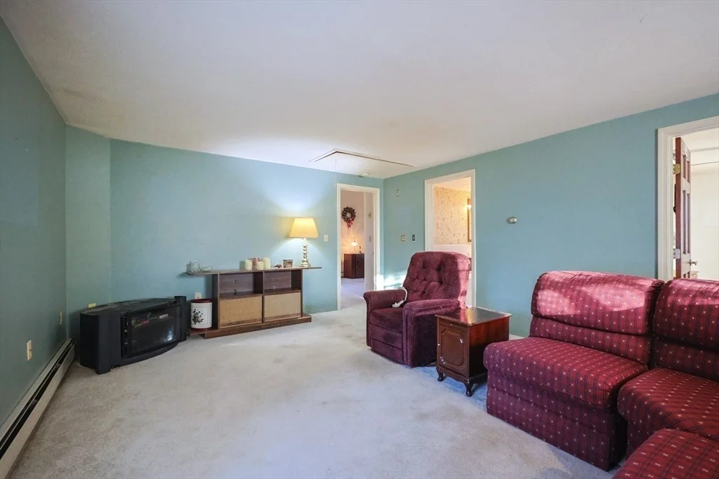 Photo of 587 Common St