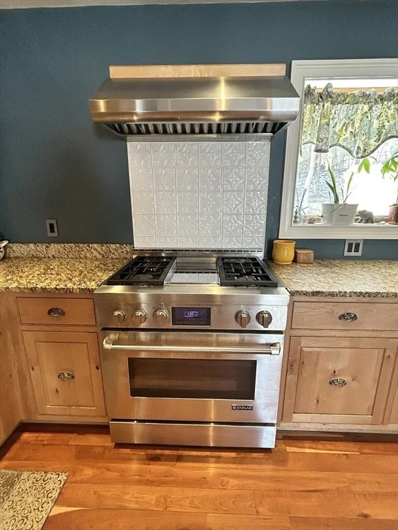 Photo of 552 Dwight Rd