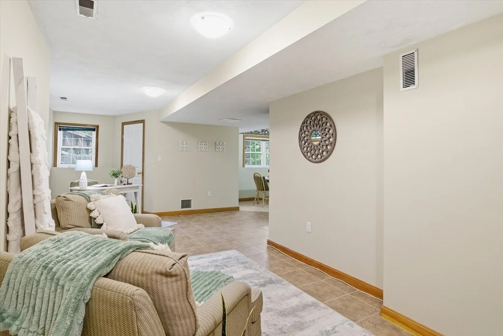 Photo of 18 Oakridge Dr