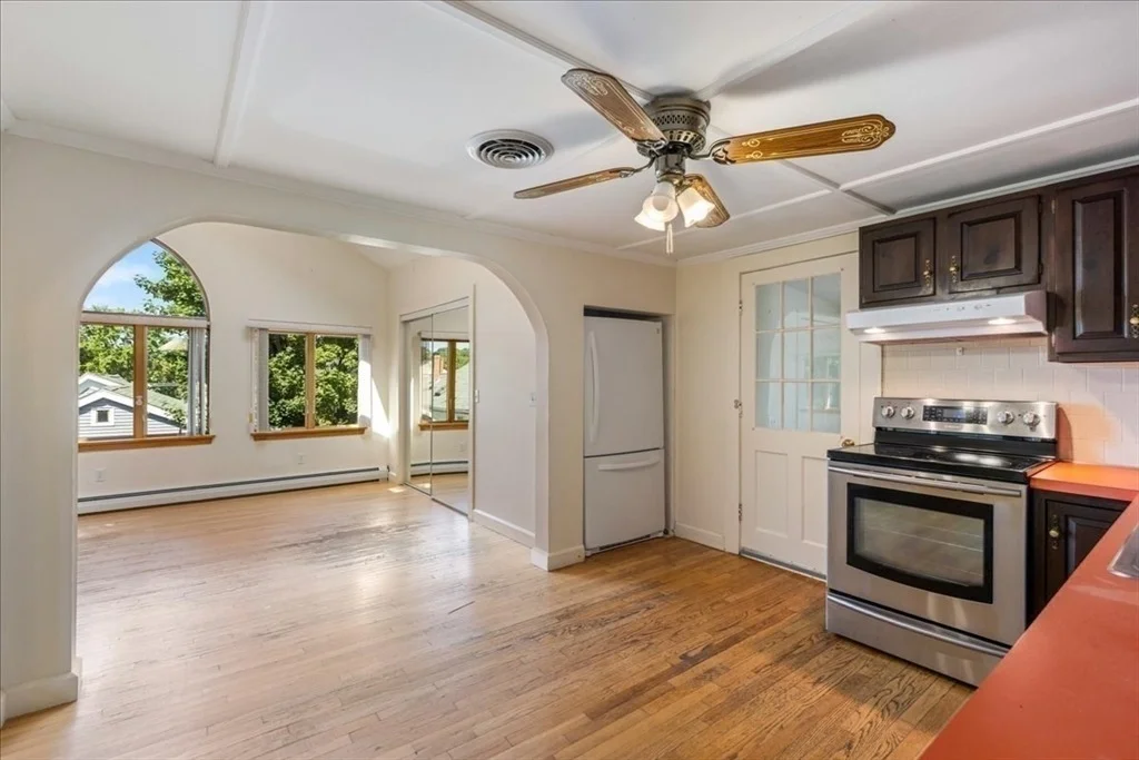 Photo of 8 Luzitania Ave