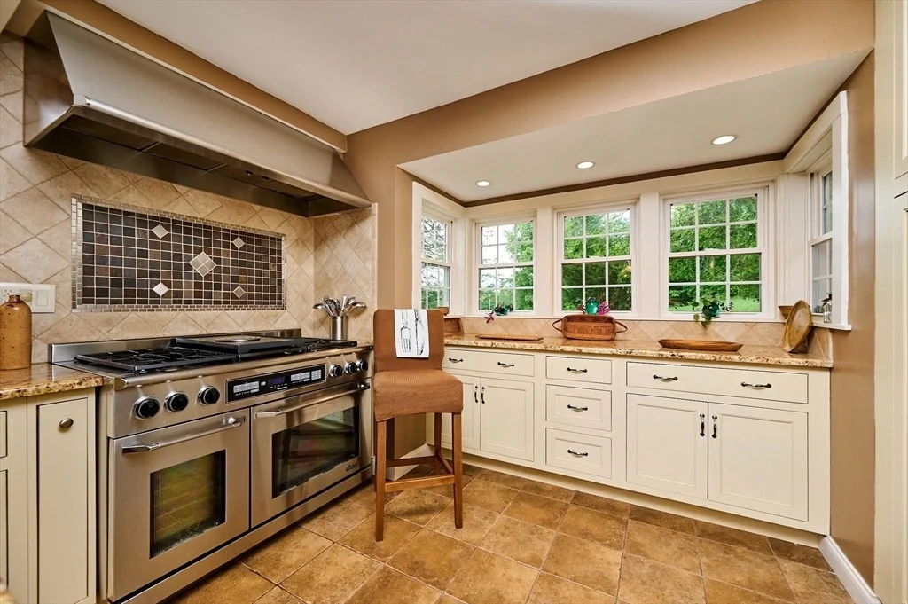 Photo of 120 Hockanum Rd