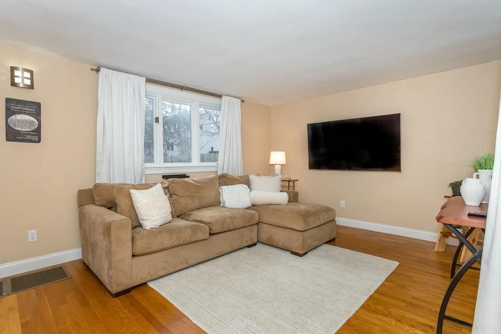 Photo of 264 Pleasant Street