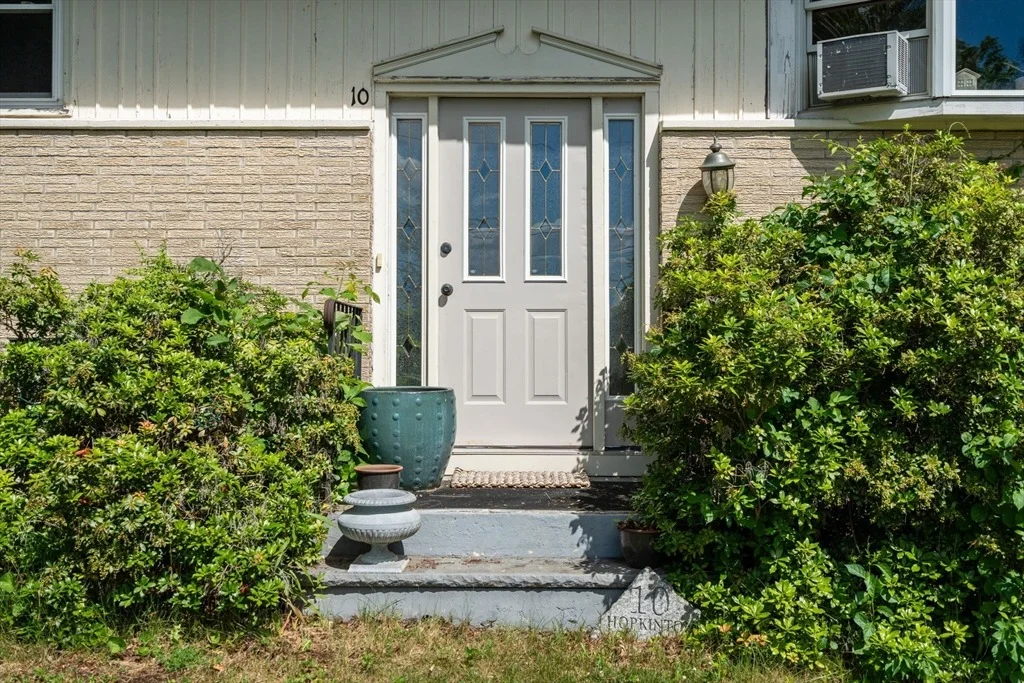 Photo of 10 Hopkinton Rd