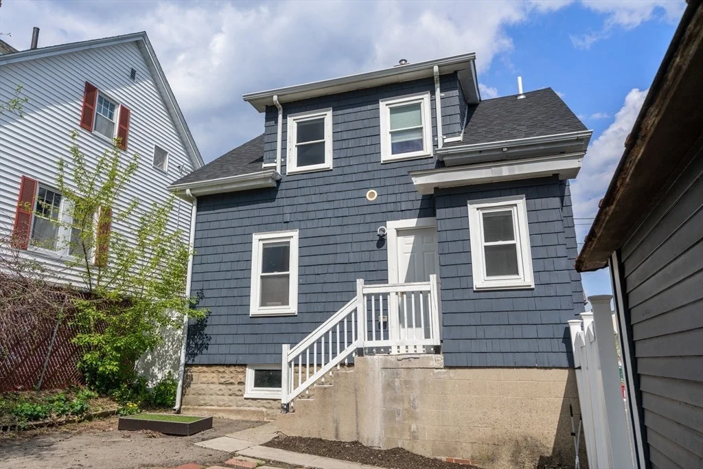 Photo of 48 Bettinson Ave