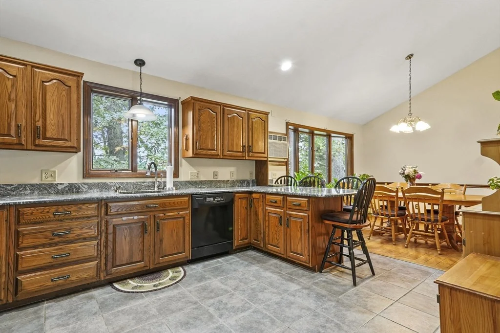 Photo of 28 Beacon Street