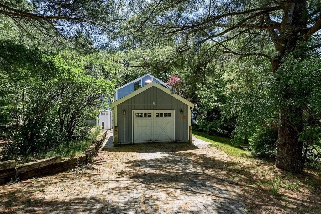 Photo of 10 Cortland Dr