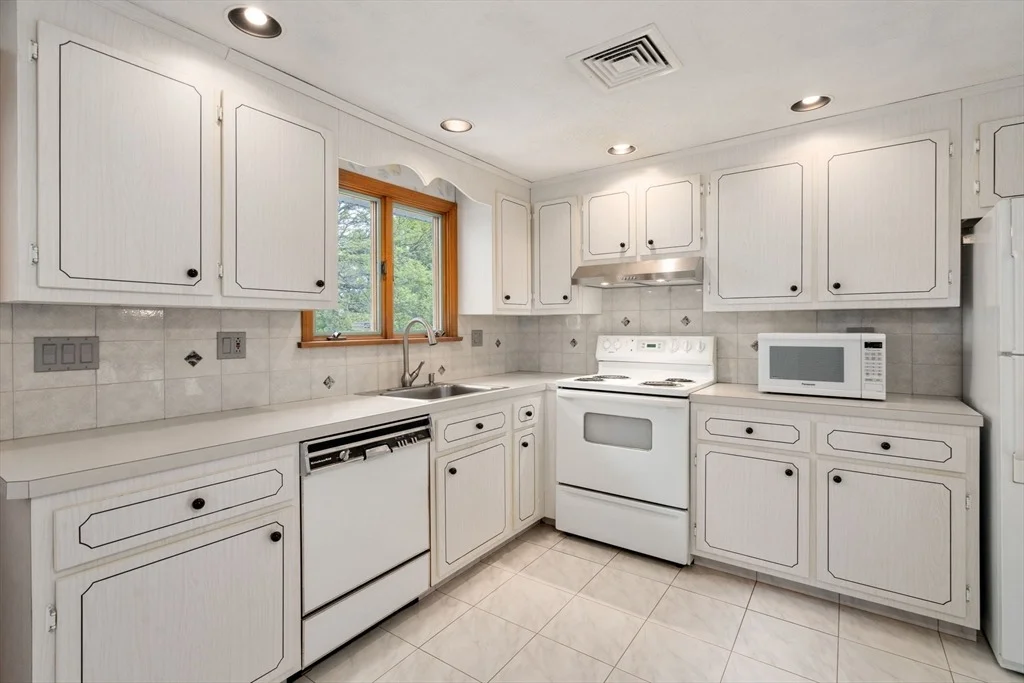 Photo of 16 Fieldstone Dr