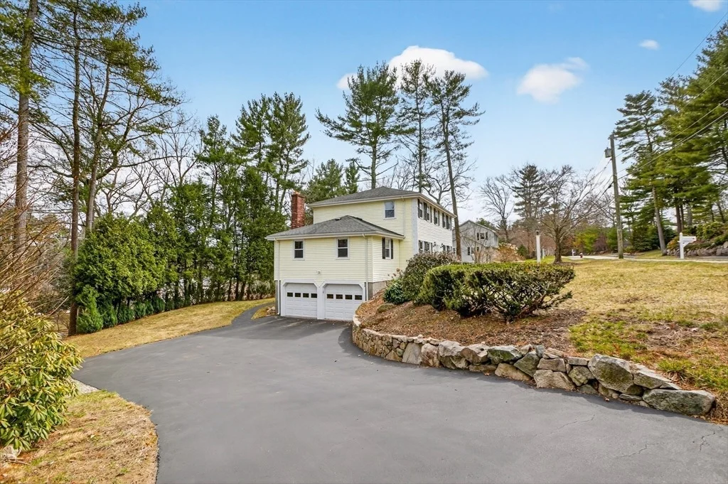 Photo of 16 Eastmount Road