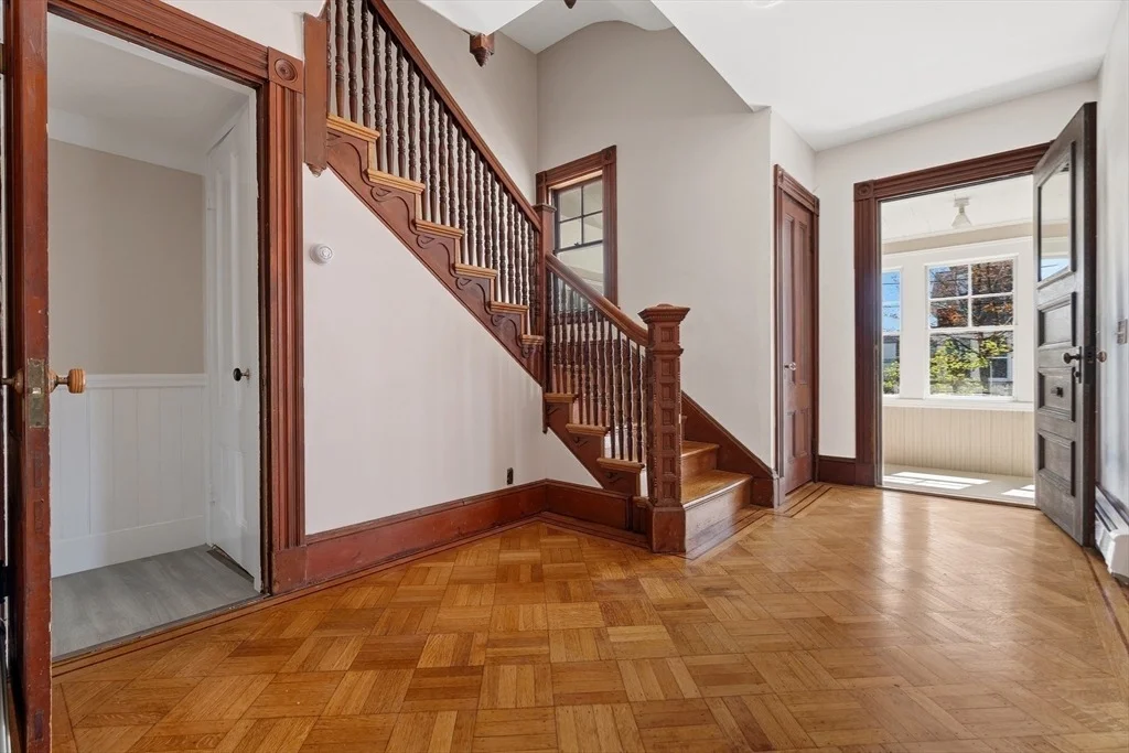 Photo of 10 Oak Bluff St