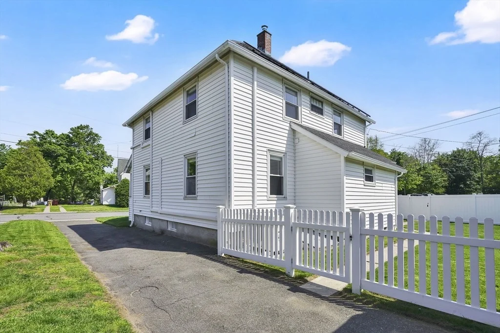Photo of 7 Maple St