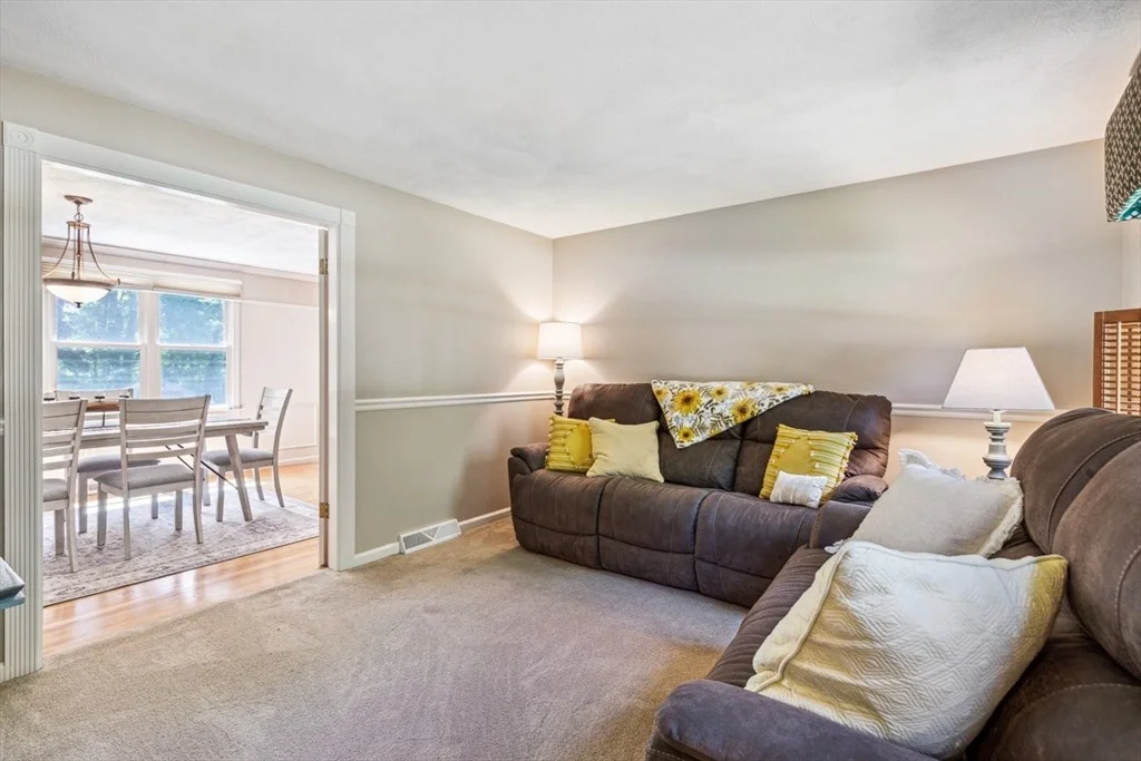 Photo of 2 Strawstone Ln