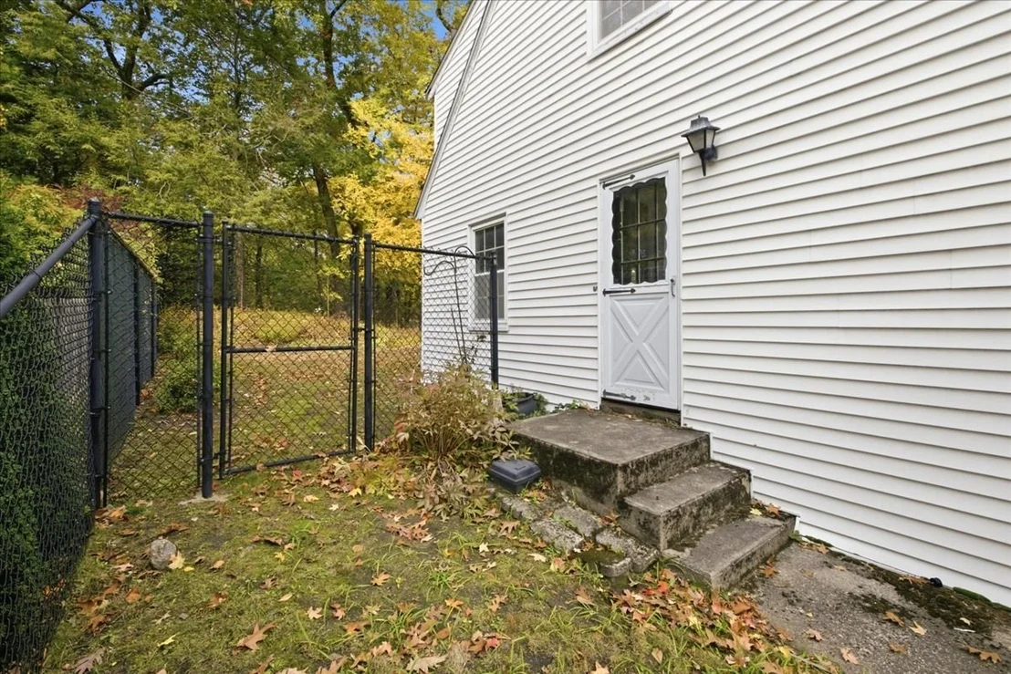 Photo of 77 Payson Rd