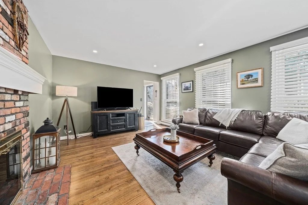 Photo of 114 Longwater Dr