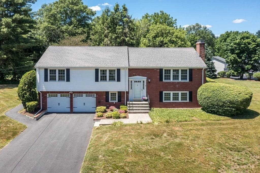 Photo of 9 Riverbend Dr