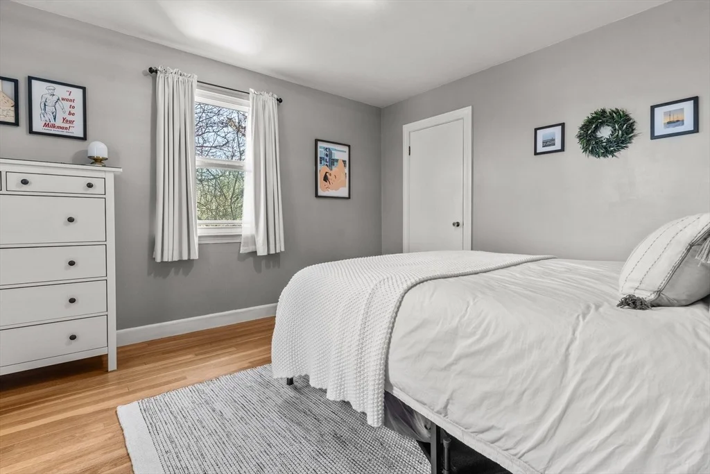 Photo of 28 Riverside Sq