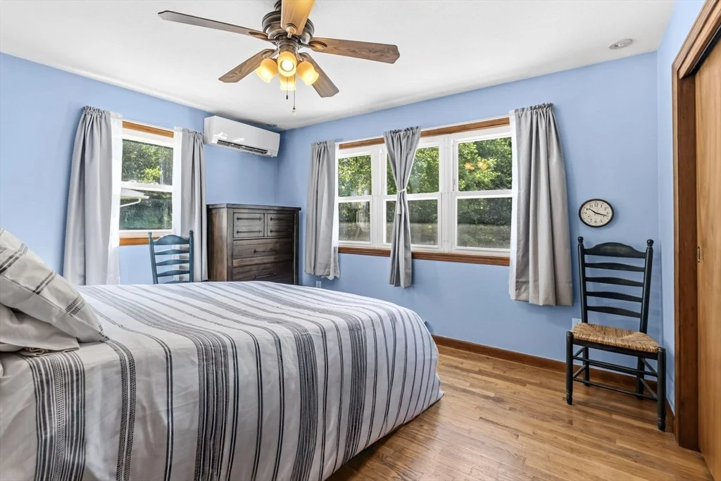 Photo of 8 Richardson Cir