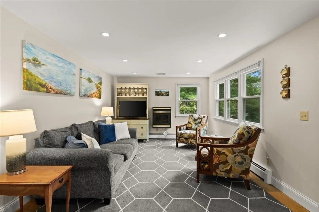 Photo of 84 Eel Pond Rd