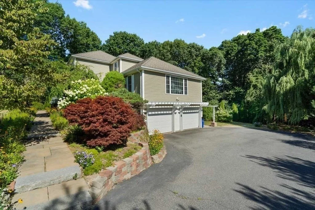 Photo of 89 Boulder Hill Dr